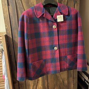 Archie Brown & Sons Vintage 1950’s Women's short cape. Excellent condition.